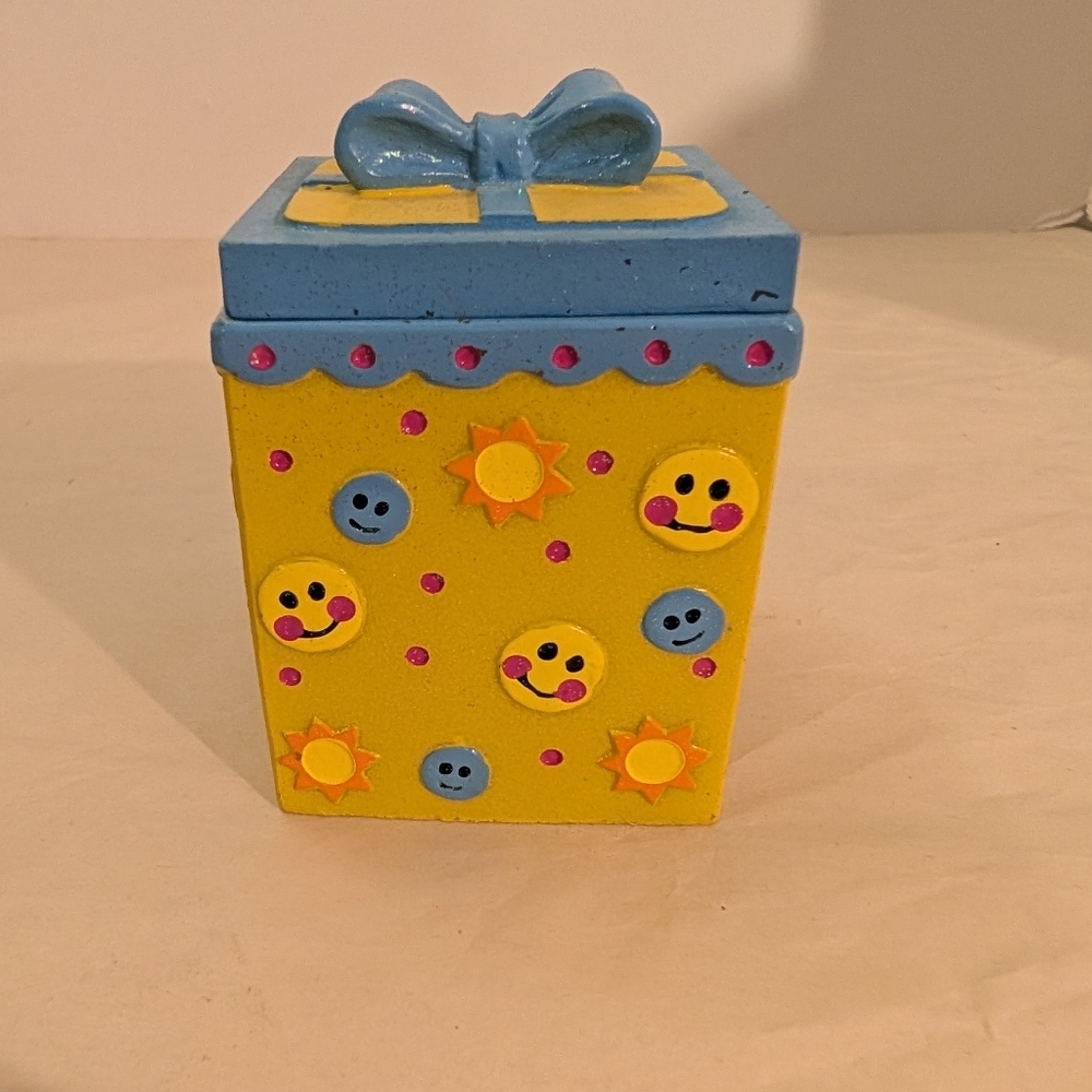 Vintage 2004 Claire's Trinket Box Smiley Face and Sun - Missing Smile Dangle - Picture 3 of 8
